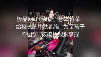 高跟大长腿逼逼干净又性感的大学生让小哥无套啪啪，超有感觉舔弄大鸡巴，激情上位让小哥浴室后入抽插好刺激