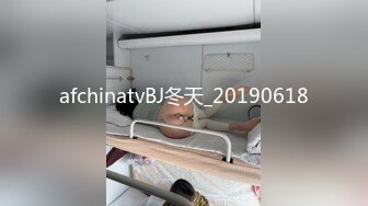 约了个白衣马尾大奶少妇沙发上操口交上位骑乘后人猛操呻吟