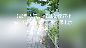 【新片速遞】  商场女厕全景偷拍白色短裤少妇的微毛小黑鲍