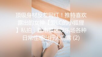 可爱的金发女孩被大公鸡在她的紧屁股上操的!