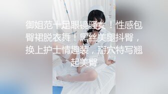  乖乖的大奶少女给大哥撸起大鸡巴挨草，无套插入骚穴，配合小哥多体位蹂躏抽插