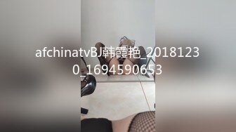 喜欢打野战的小美女公厕门口和男友开战了