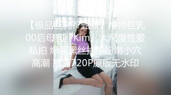 雙馬尾清純眼鏡妹子穿著情趣紅色肚兜鏡頭前露奶露逼與狼友激情互動 張開雙腿掰穴挑逗呻吟淫水泛濫 逼逼得被玩黑了 對白淫蕩