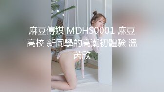 漂亮美女吃鸡啪啪 撅着屁屁被无套后入 操的很舒坦 表情享受 颜射吃精