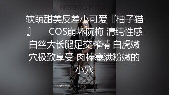 《极品CP魔手外购》商场女厕近景镜头先拍脸再拍逼，各种年轻美女小姐姐小少妇方便，大屁股潮妹透明内裤简直太骚了 (8)