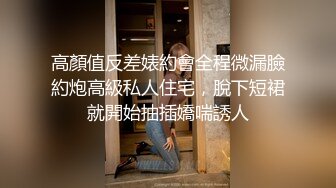 【新片速遞】  带两个朋友艹另一个朋友50岁的妈妈，边操逼边唱歌 是真欢乐！