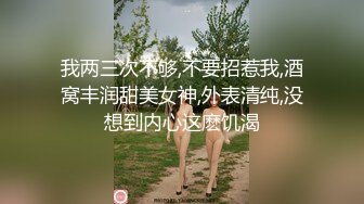 露脸长发卖力口小鸡鸡，吮吸慢慢口硬，无套啪啪后入裹着被子操逼内射，特写精液流出