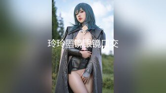 蜜桃美臀小女友，居家激情操逼，开档网袜情趣手铐