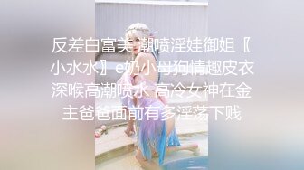 JK装02年双马尾萌妹，撩起裙子脱下内裤，这屁股太诱人了