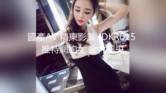  三个00后嫩妹妹！炮友没在女女互玩！双头龙抽插嫩穴，骑乘位互怼