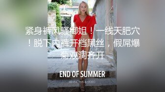 金发清纯00后嫩妹吊带黑丝格外诱人，张开双腿极品嫩穴，翘起屁股对着镜头晃动，抬起双腿肥穴看的清楚