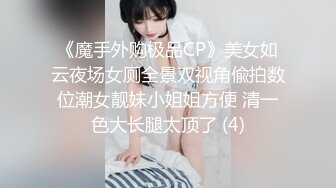 老母亲陪着闺女一块来做胸透，白花花的大闺女就这样被看光了身子，这胸着实漂亮！