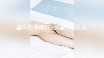   下药迷翻丰满的美女同事各种奇葩姿势玩弄她的大肥鲍