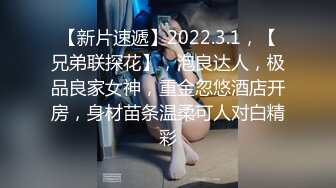  腰细胸大红唇性感美女和纹身炮友激情啪啪，自己先自慰一番边交边揉逼