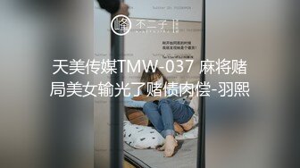 约啪纯纯气质白衣女神坐在床上很文静很甜美，没想到衣服脱掉后身材好火辣奶子软大沸腾扑上去狂插玩弄