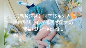 忽悠女顾客做特殊服务，让小哥玩起了双飞，黑丝露脸口交大鸡巴给小哥舔乳头，两个骚逼让小哥干的神魂颠倒