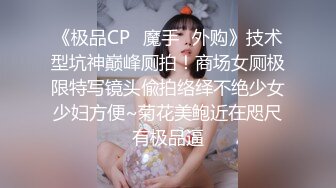 两对情侣网吧包间开黑玩游戏,这边小哥双飞啪啪高潮叠起,那边朋友玩LOL按键盘按的飞起