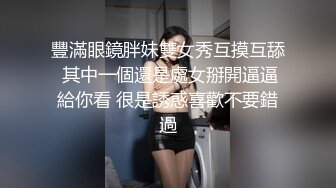 渣男趁着女友上班和女友的闺蜜在出租屋偷情这女的真是骚一边吃屌一边玩手机