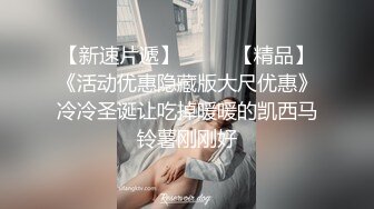   只穿着一件裹胸黑衣的性感大长腿美女 下体逼毛黑黝黝胸前鼓鼓的这风情鸡巴超级硬