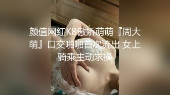 刚刚还坐在你身边的可爱女孩躲在厕所里给别人拍色色的视频