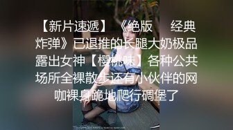  没毛白虎萝莉全程露脸跟小哥玩车震，让小哥放在后备箱脱光了玩逼揉奶子