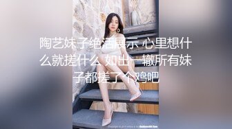   黑丝眼镜小骚妹子玩的好嗨，跟小哥宾馆啪啪从床上玩到浴室，深喉舔屌让小哥舔逼