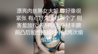   黑丝眼镜小骚妹子玩的好嗨，跟小哥宾馆啪啪从床上玩到浴室，深喉舔屌让小哥舔逼