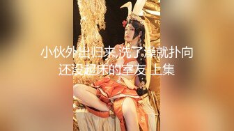 酒吧女厕粉红色霓虹灯下看美女尿尿越看越冲动