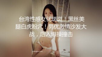 【新片速遞】熟女妈妈 被两个小伙3P 嘴里插一根 稀毛鲍鱼里插一根 很是享受 好不好意思拍脸