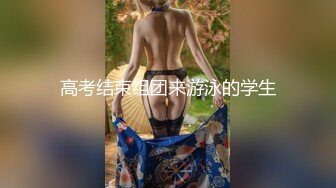 身材极好的大胸妹子，躺着双峰中间、穿梭来回，十分霸气的乳交，这被夹的爽死了！