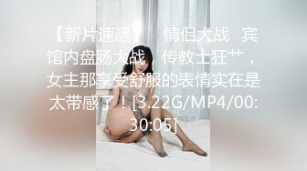 网红女神来袭！浴缸湿身极度诱惑！性感情趣露奶装，坐在浴缸里玩水，自摸扣穴