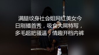 户外露出尿尿的【彩衣】在路边高峰期下班憋不住 尿了好多 车都停下来看～还有金发小帅哥对着我吹口哨 (1)