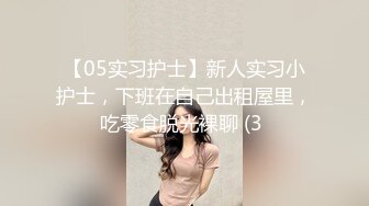 给老婆的骚逼推推毛