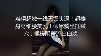 两个纹身骚女互相舌吻，吃对方口水吃到饱，舌尖伸进屁眼里面舔