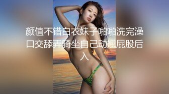 健身教练在家对着镜子自慰