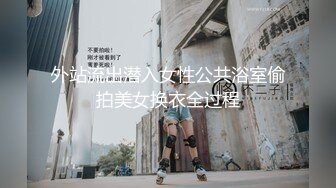 小虎牙清纯甜美学生萌妹，撩起衣服揉捏贫乳，掰开粉嫩小穴道具插入