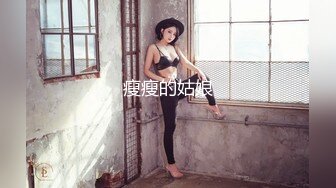 【新片速遞】小嫩妹 舒不舒服 舒服 身材不错样貌一般 高翘的嫩乳 嫩的出水的粉穴 爱爱还要男友教 