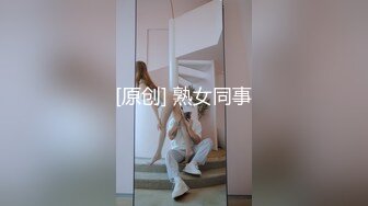 《小黑探花》骑着小摩托探访红灯区，小房间一排妹子，挑了一个带上楼，长腿妹后入撞击爆插