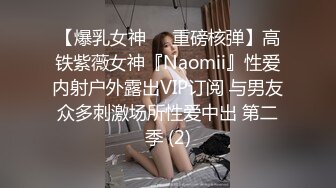 奸夫淫妇被娘家人拖到大街上，老母亲强行把小三的胸罩拉下，兄弟把男的狠狠揍！