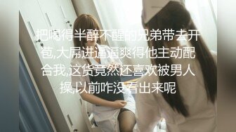 偷窥隔壁漂亮少妇 洗完香香 出来穿衣服 漂亮大姐边洗边看手机电视剧 身材不错