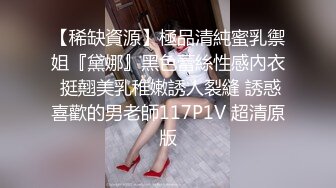 韩国高校女厕后拍 学妹尿尿牛仔短裤白虎美眉尿尿后不擦阴部她的内裤黄黄的味道