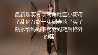 抱着时尚性感美女在可爱风格的酒店里爱抚享受，这屁股浑又圆又翘，鸡巴插入耸动啪啪互相碰撞滋味太爽了