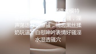 姐妹无套草逼秀，露脸黑丝情趣滴蜡诱惑，一起舔大鸡巴，让大哥吃奶子玩逼轮草抽插