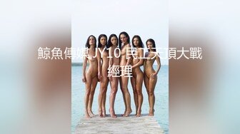 大神潜入办公楼近距离偷窥美女同事的大肥，鲍