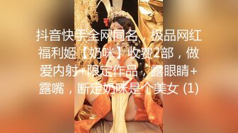 極品藝校萌妹平時舞蹈訓練沒少練,輕松無內一字馬露出神秘私處