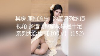 cd 元气少女鹿：好几天没去露出啦，这次专门找了个比较亮的路口，身后一直有骑士们经过，河边遛弯的两个大爷