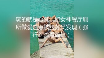   双女被大早上就干炮，全程露脸两个骚女让小哥在窗前轮着草揉骚奶子，窗帘都不拉也不怕别人看