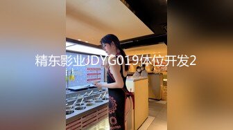 宅男女神级别的少妇，在家喝喝酸奶，吃吃凤爪，再给狼友们展示自己粉木耳