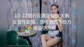 抖音巨乳网红李雅晚上寂寞难耐小区附近溜达搭讪18岁楞青小伙把他带回家玩弄，满足她的兽欲