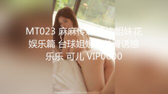 大学女友在家。